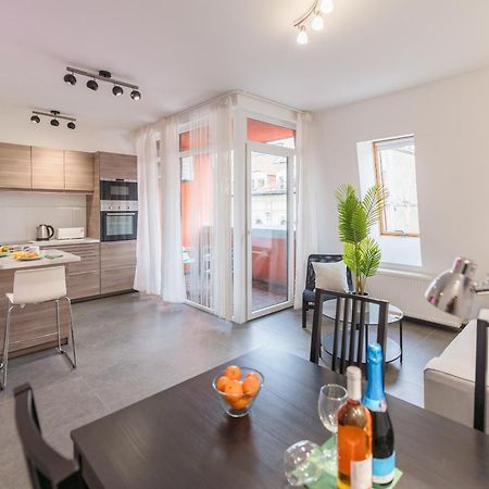 Miami Vice Apartment With Balcony Budapest Esterno foto
