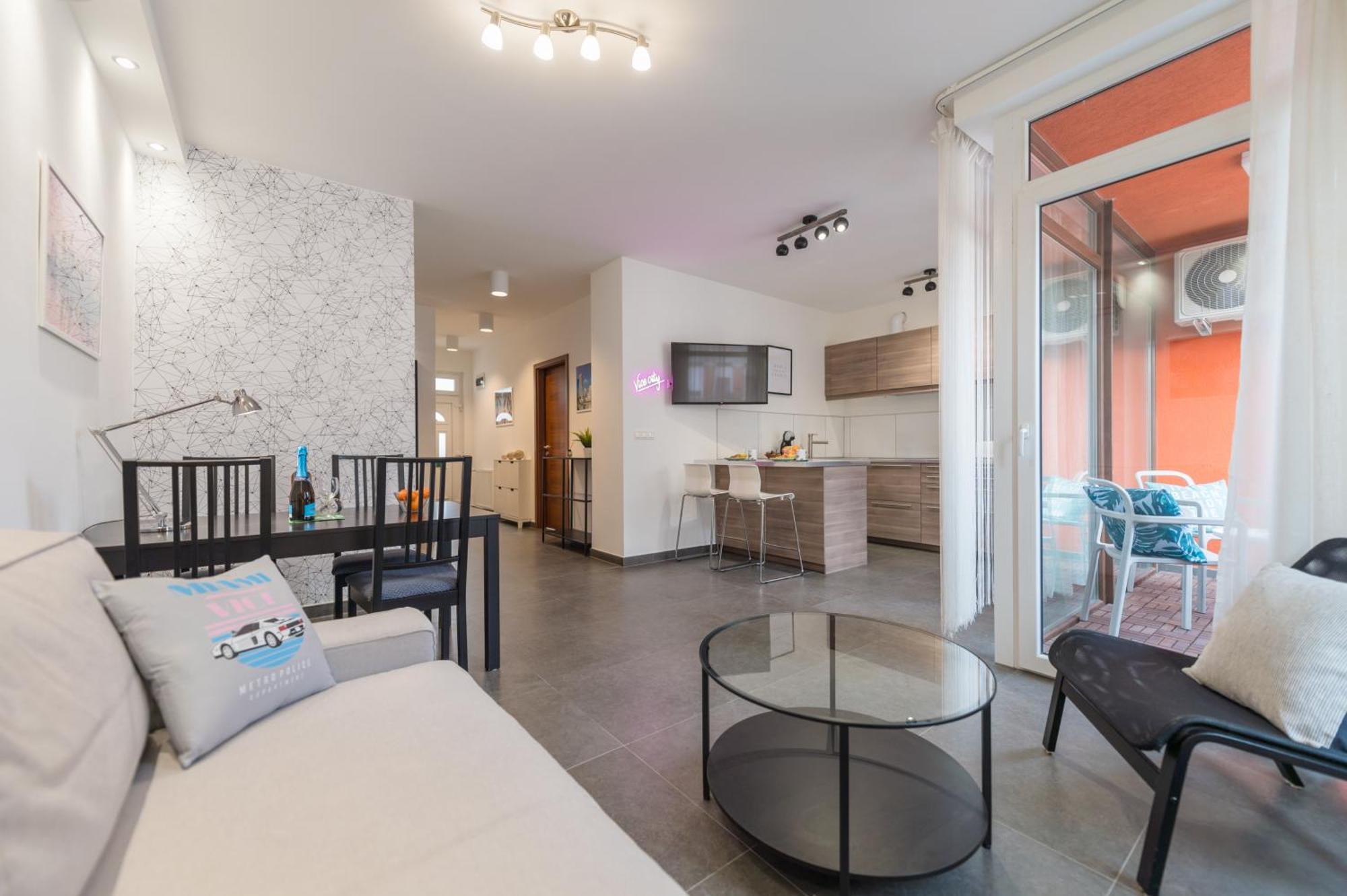 Miami Vice Apartment With Balcony Budapest Esterno foto