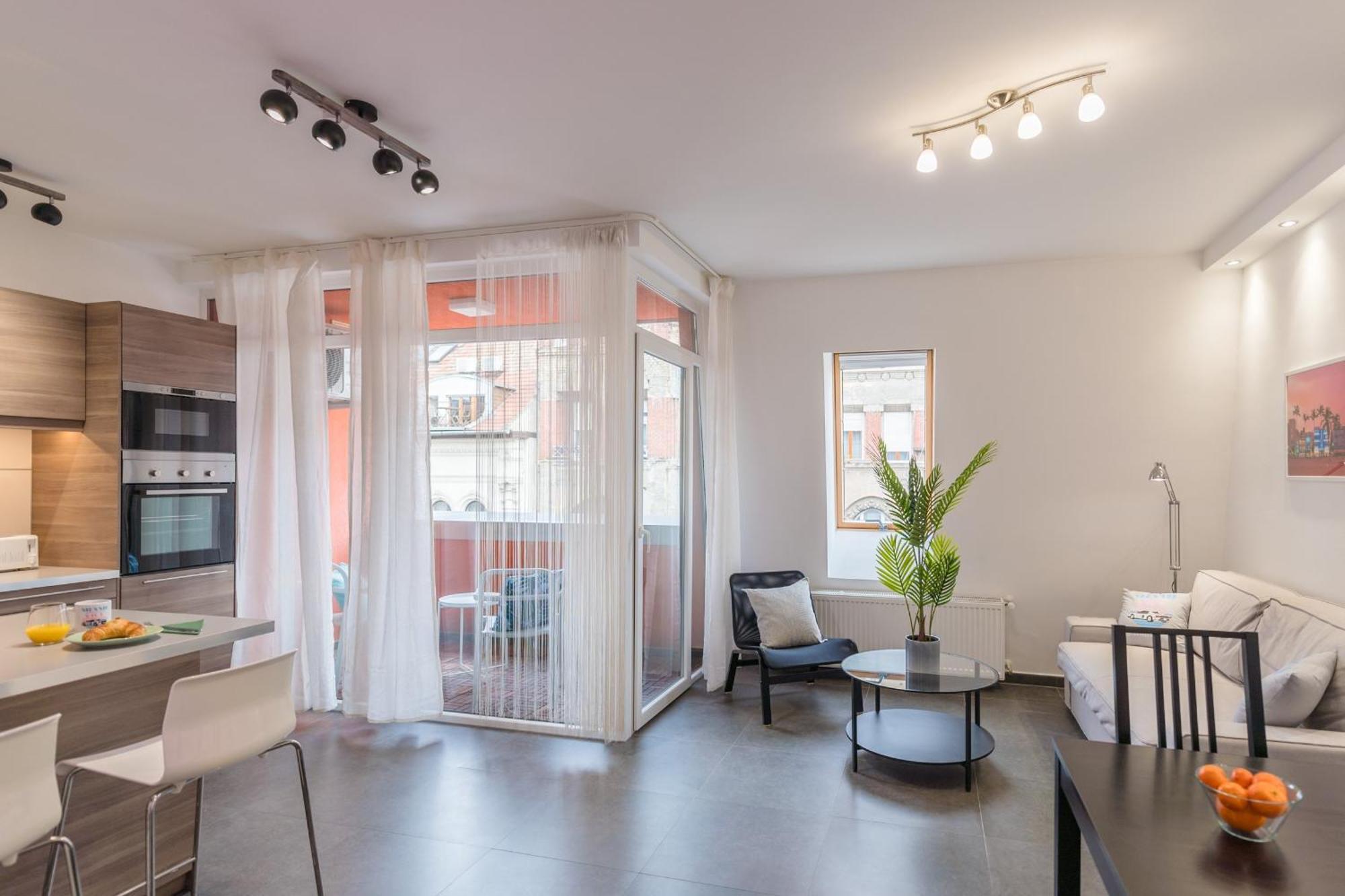Miami Vice Apartment With Balcony Budapest Esterno foto