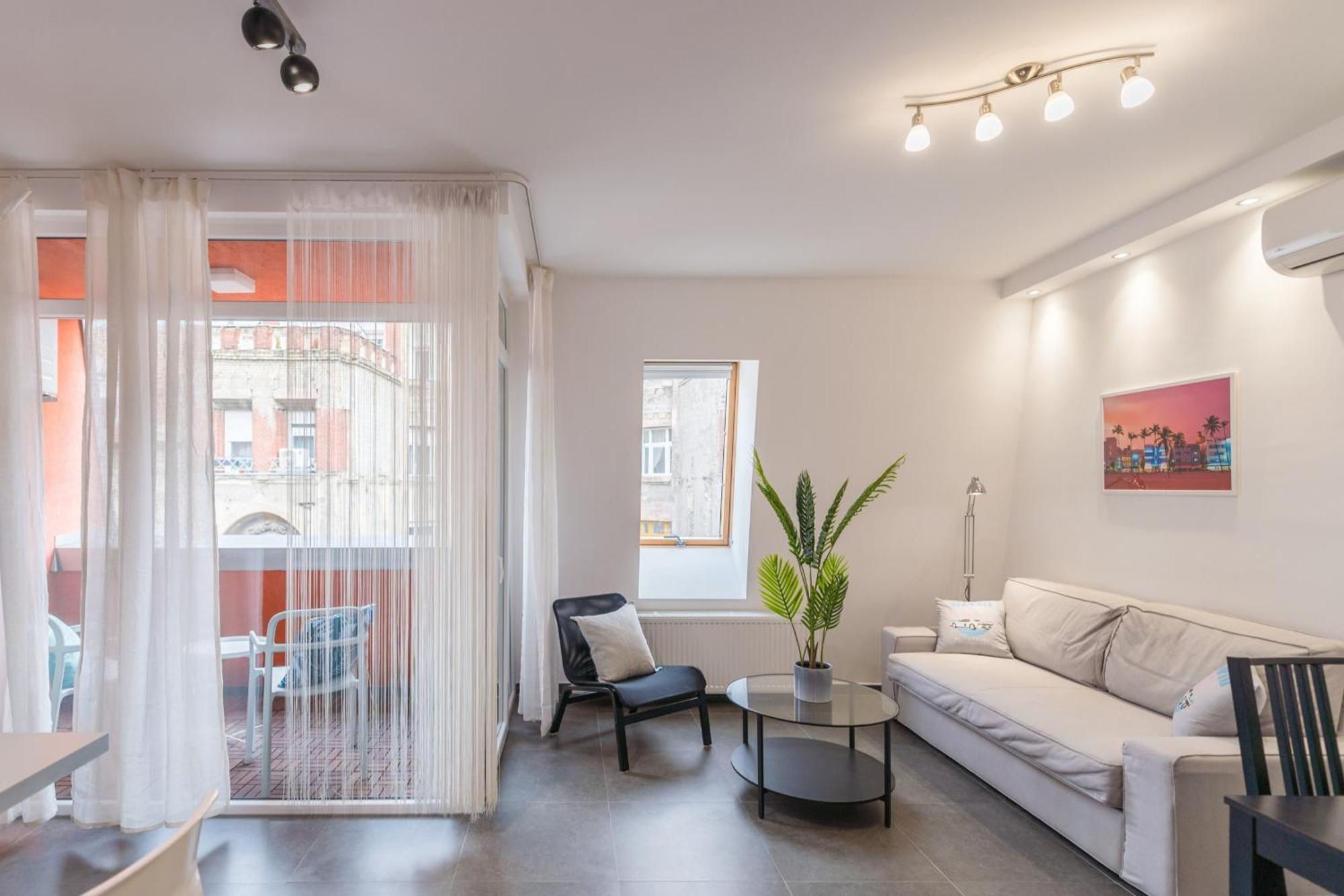 Miami Vice Apartment With Balcony Budapest Esterno foto