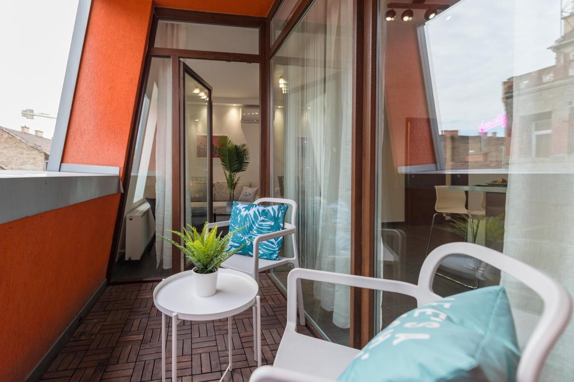 Miami Vice Apartment With Balcony Budapest Esterno foto